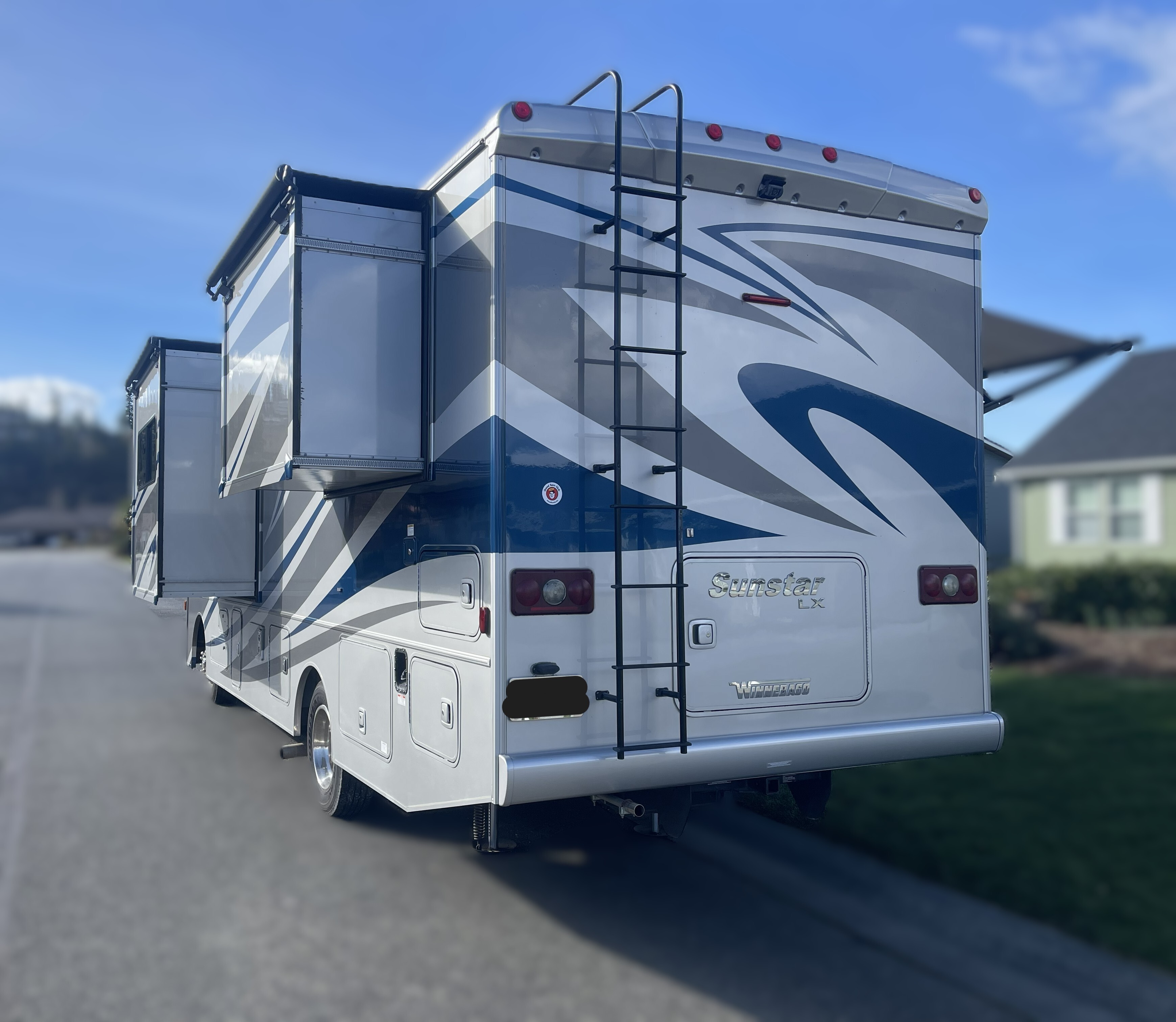 2018 Winnebago SUNSTAR LX 27N in burlington WA