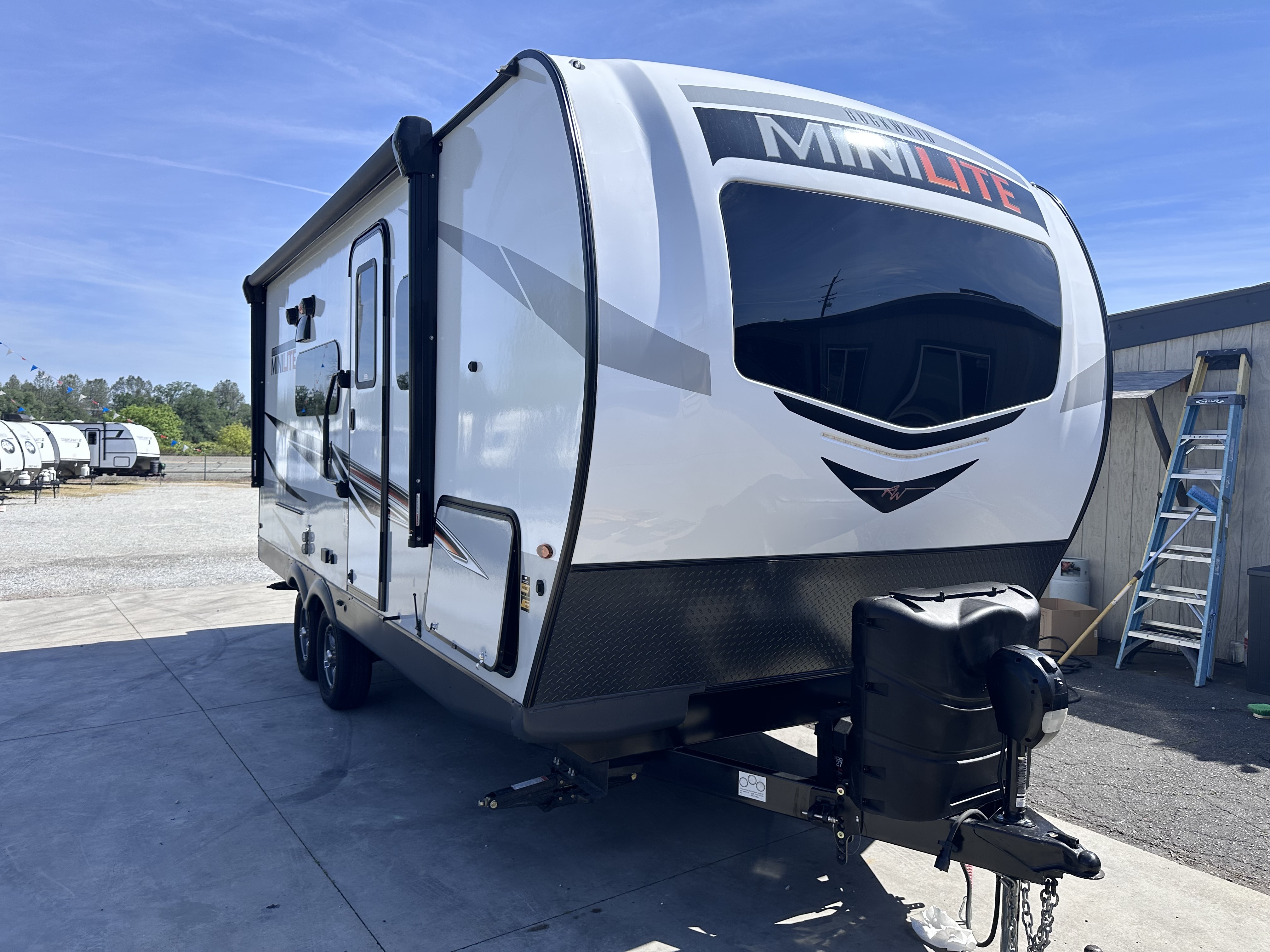 2022 Forest River ROCKWOOD MINI LITE 2104S in redding CA