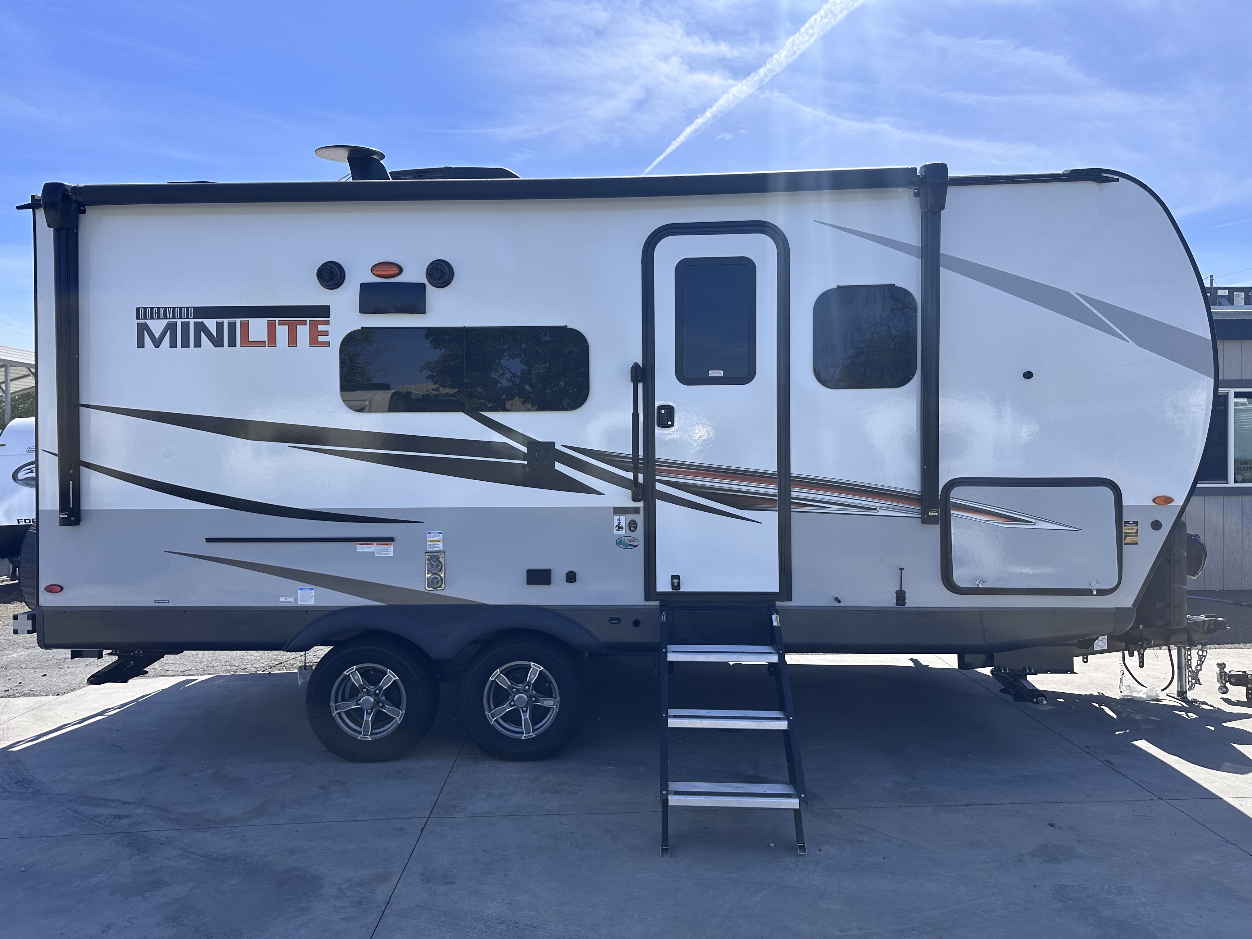 2022 Forest River ROCKWOOD MINI LITE 2104S in redding CA