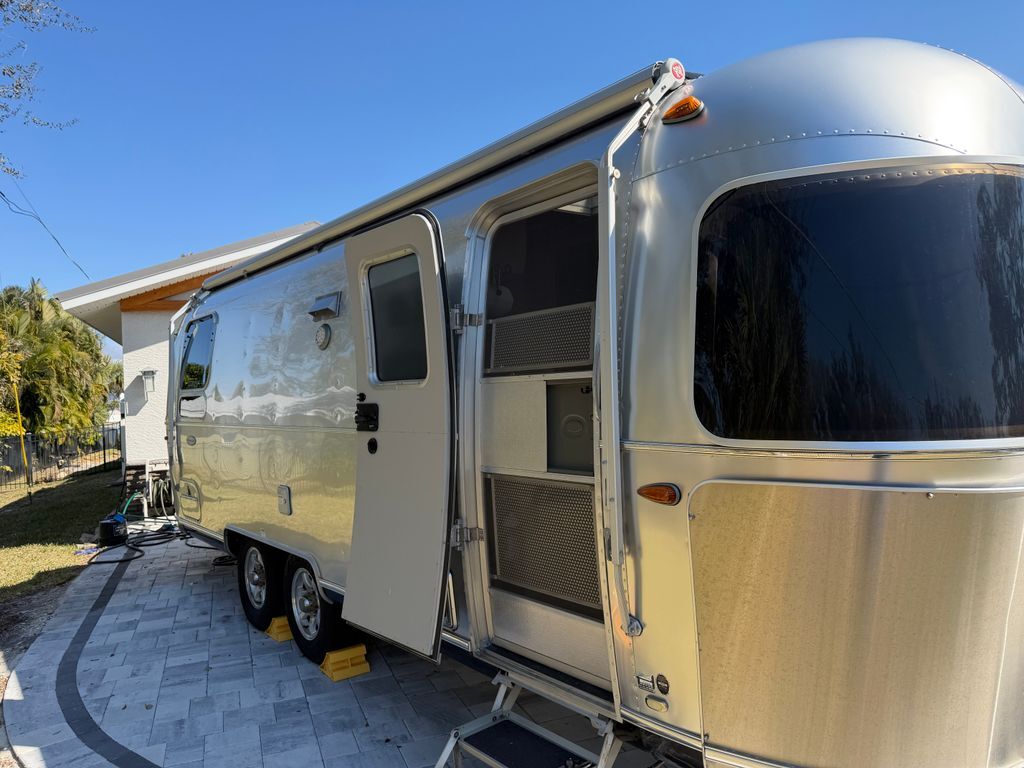 2018 Airstream Flying Cloud 25RB Twin in nokomis FL