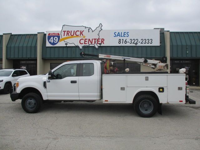2017 FORD F350 in Grandview, MO