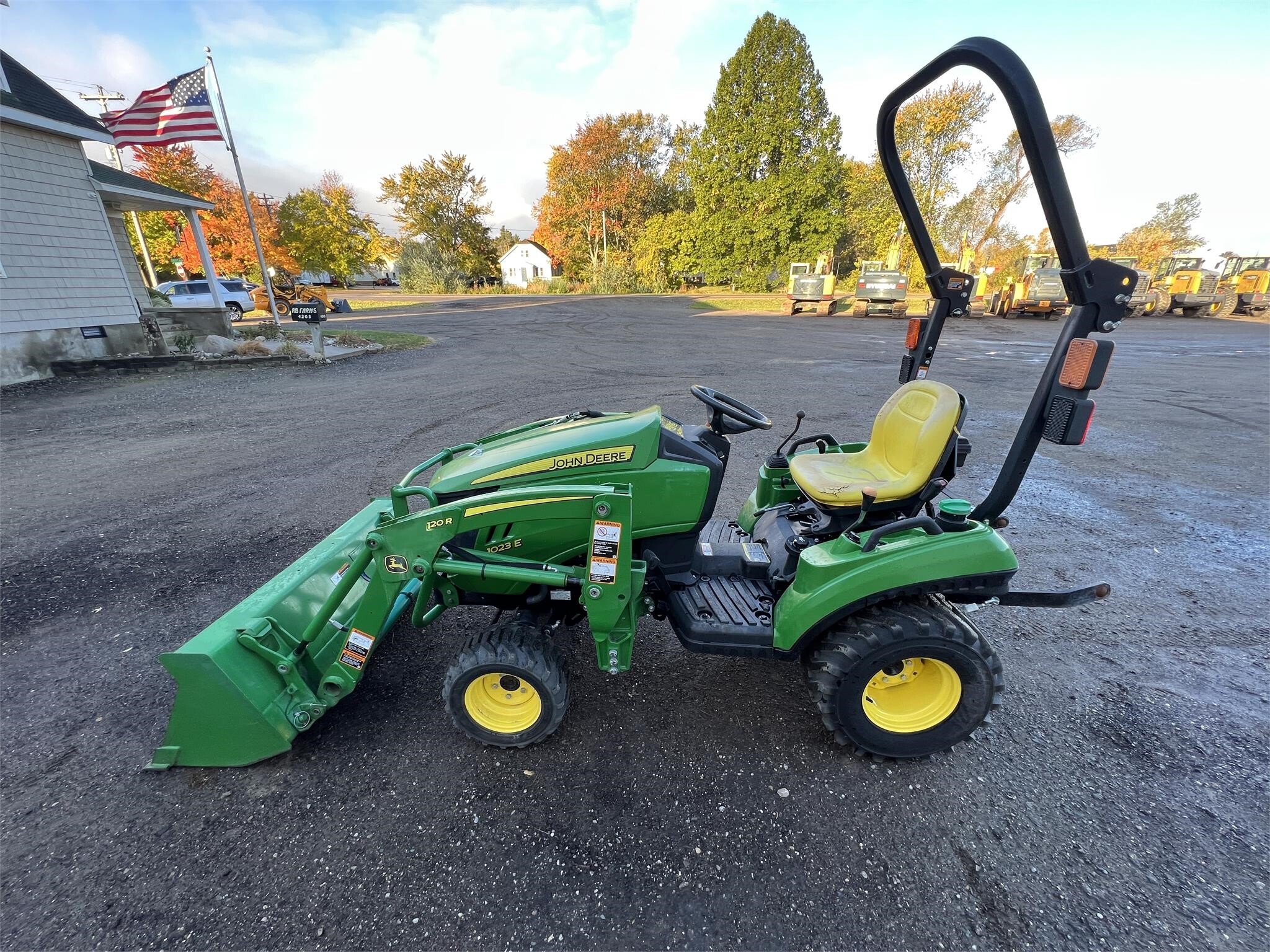 2018 JOHN DEERE 1023E in Holland, MI