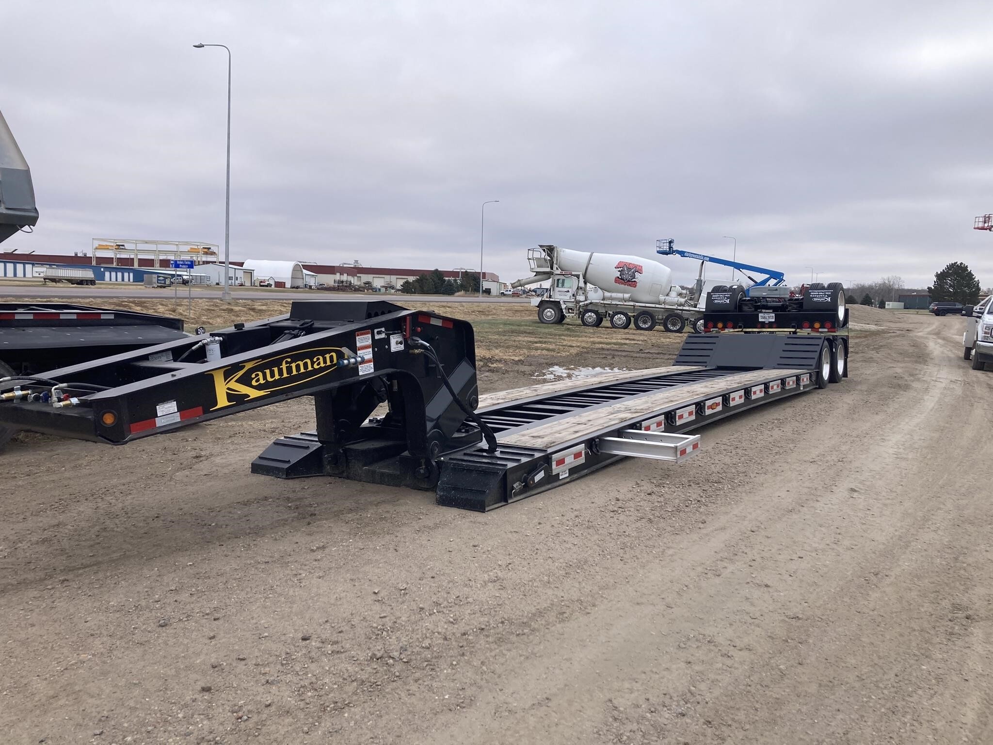2023 KAUFMAN 35 TON AG TRAILER in Vermillion, ME