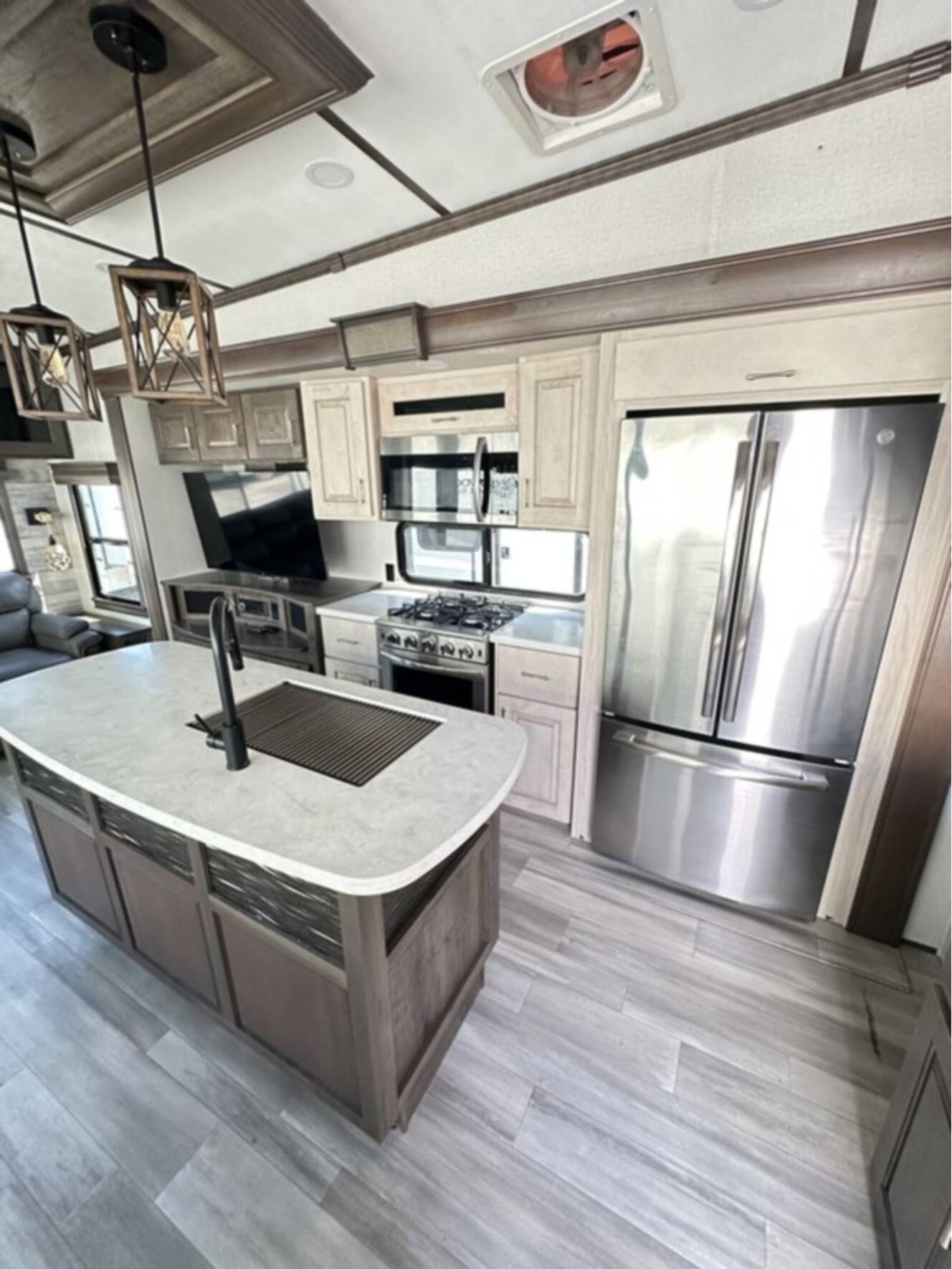 A photo of this 2021 Alliance Rv Paradigm 310RL
