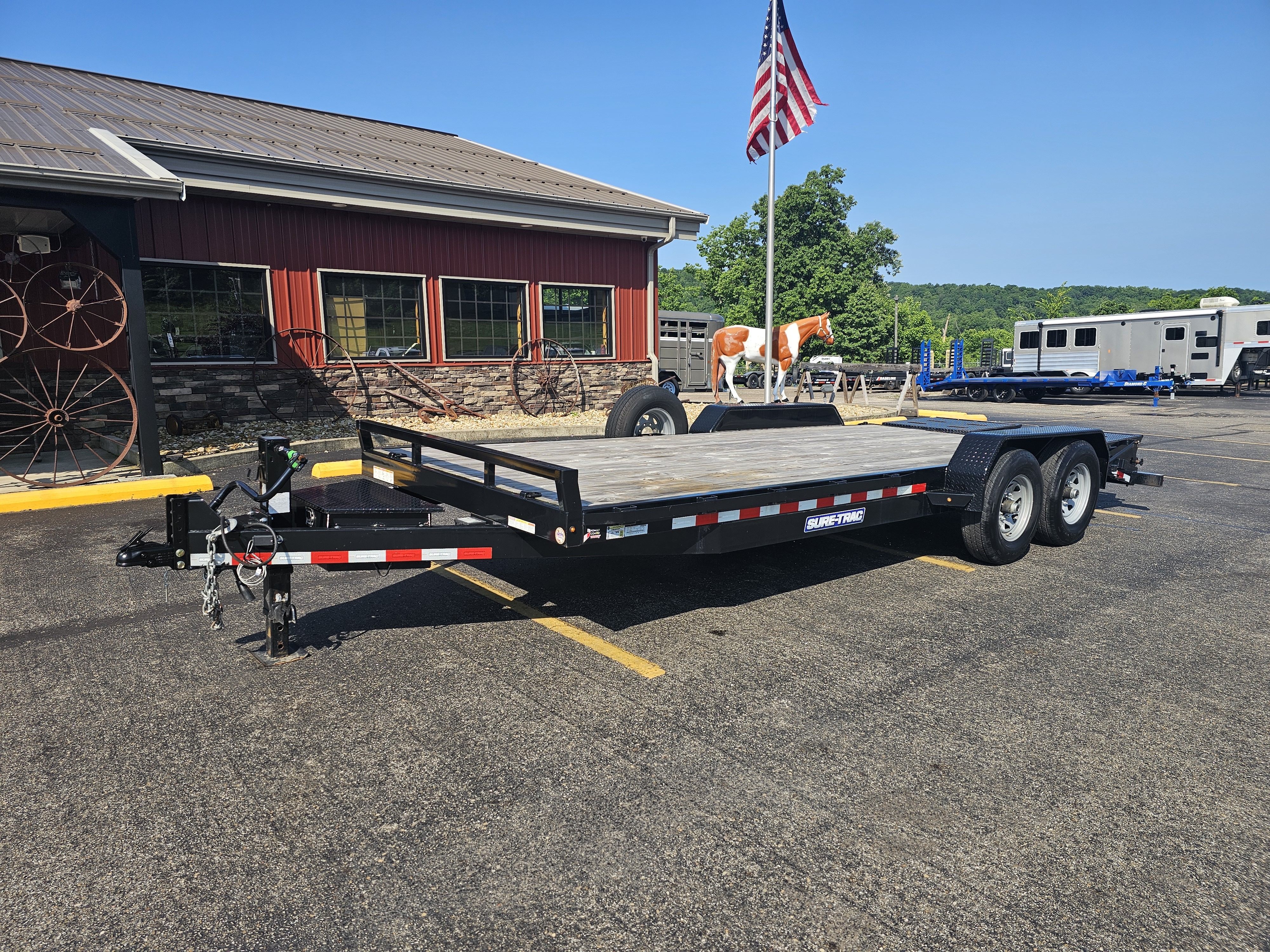 2023 Sure-Trac 20' (14K) Low Pro Equipment Trailer in Athens, OH