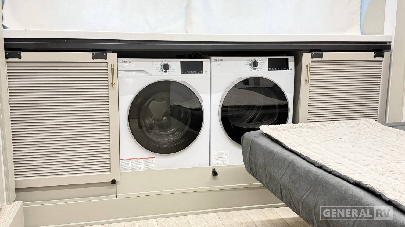 A photo of this 2026 Axiom VENDETTA V4250SP