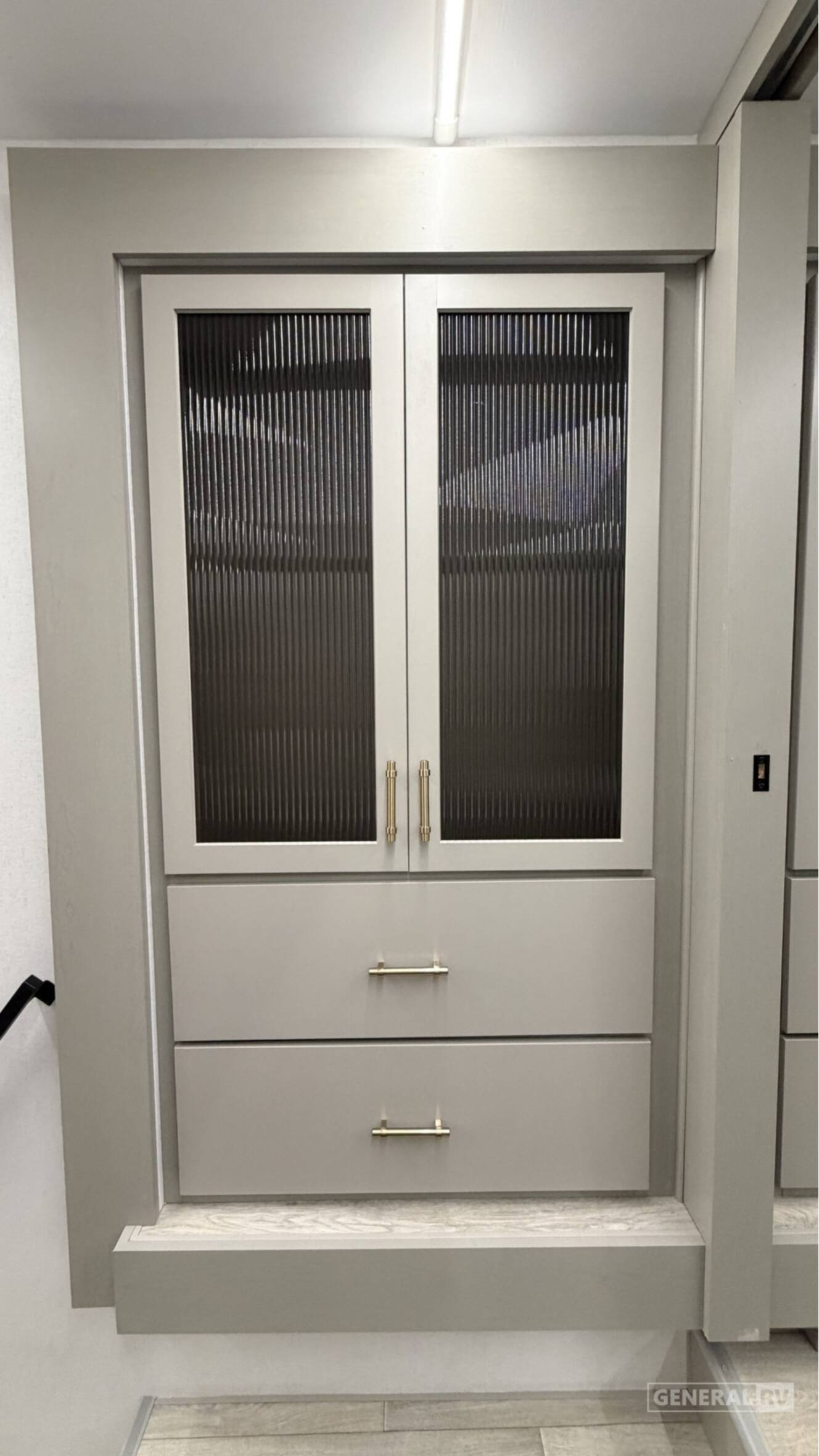 A photo of this 2026 Axiom VENDETTA V4250SP