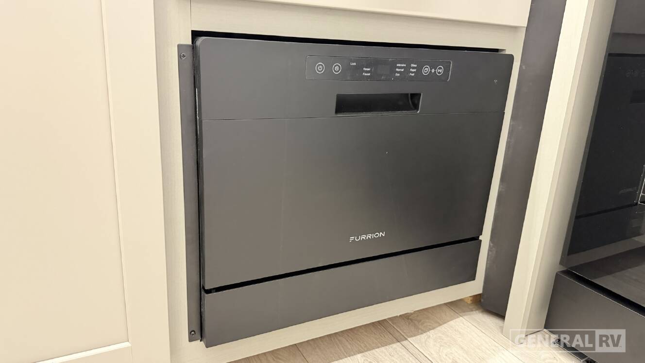 A photo of this 2026 Axiom VENDETTA V4250SP