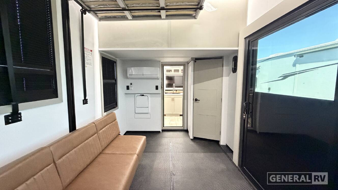 A photo of this 2026 Axiom VENDETTA V4250SP