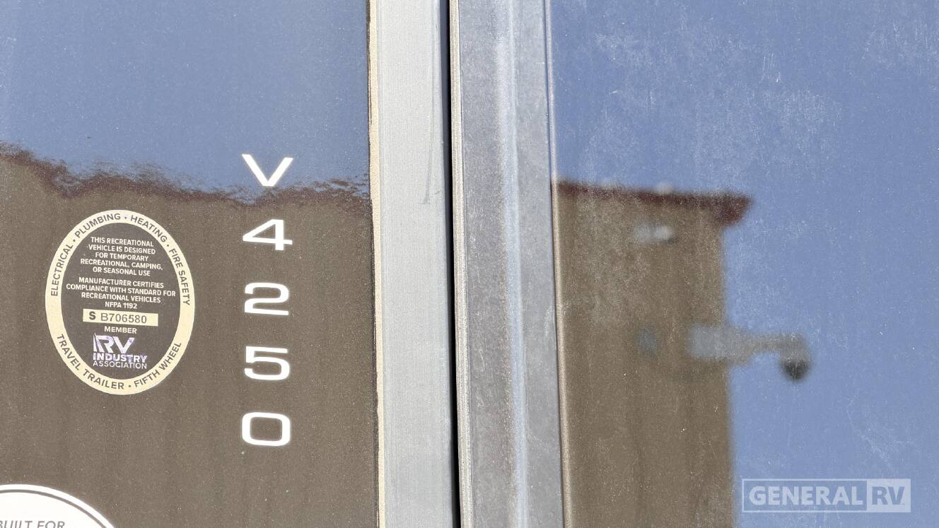 A photo of this 2026 Axiom VENDETTA V4250SP
