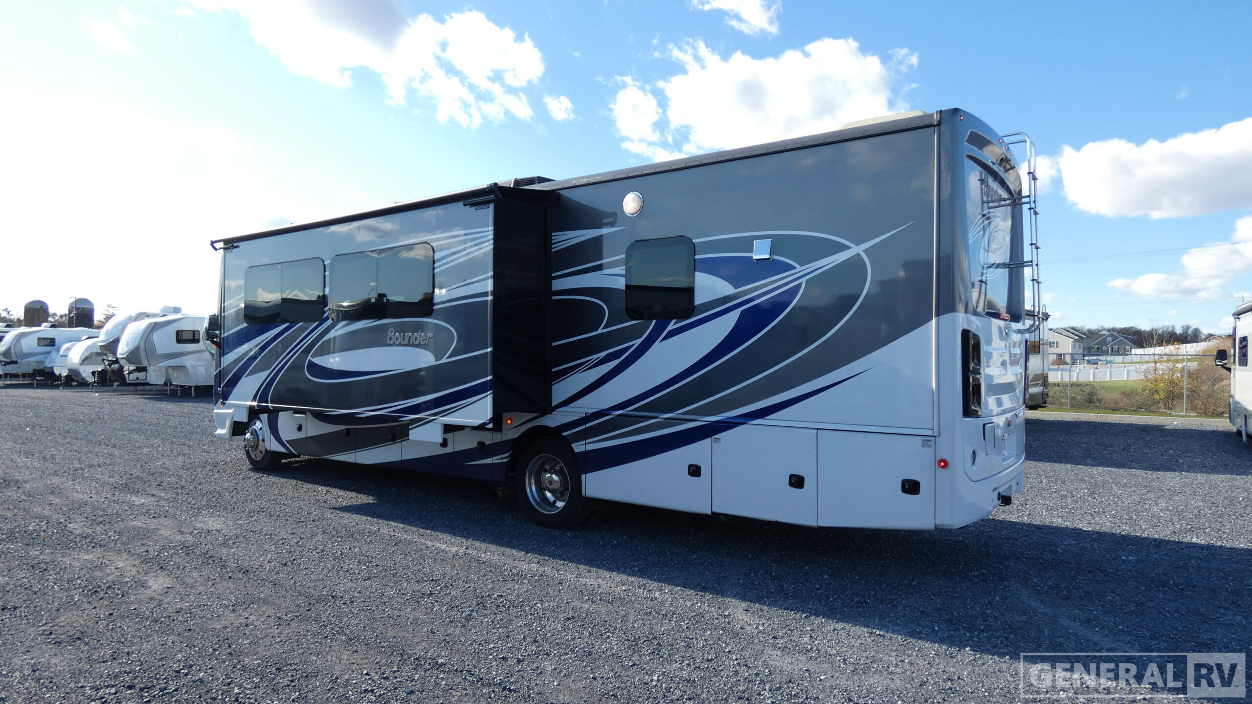 2023 Fleetwood BOUNDER 35K in birch run MI