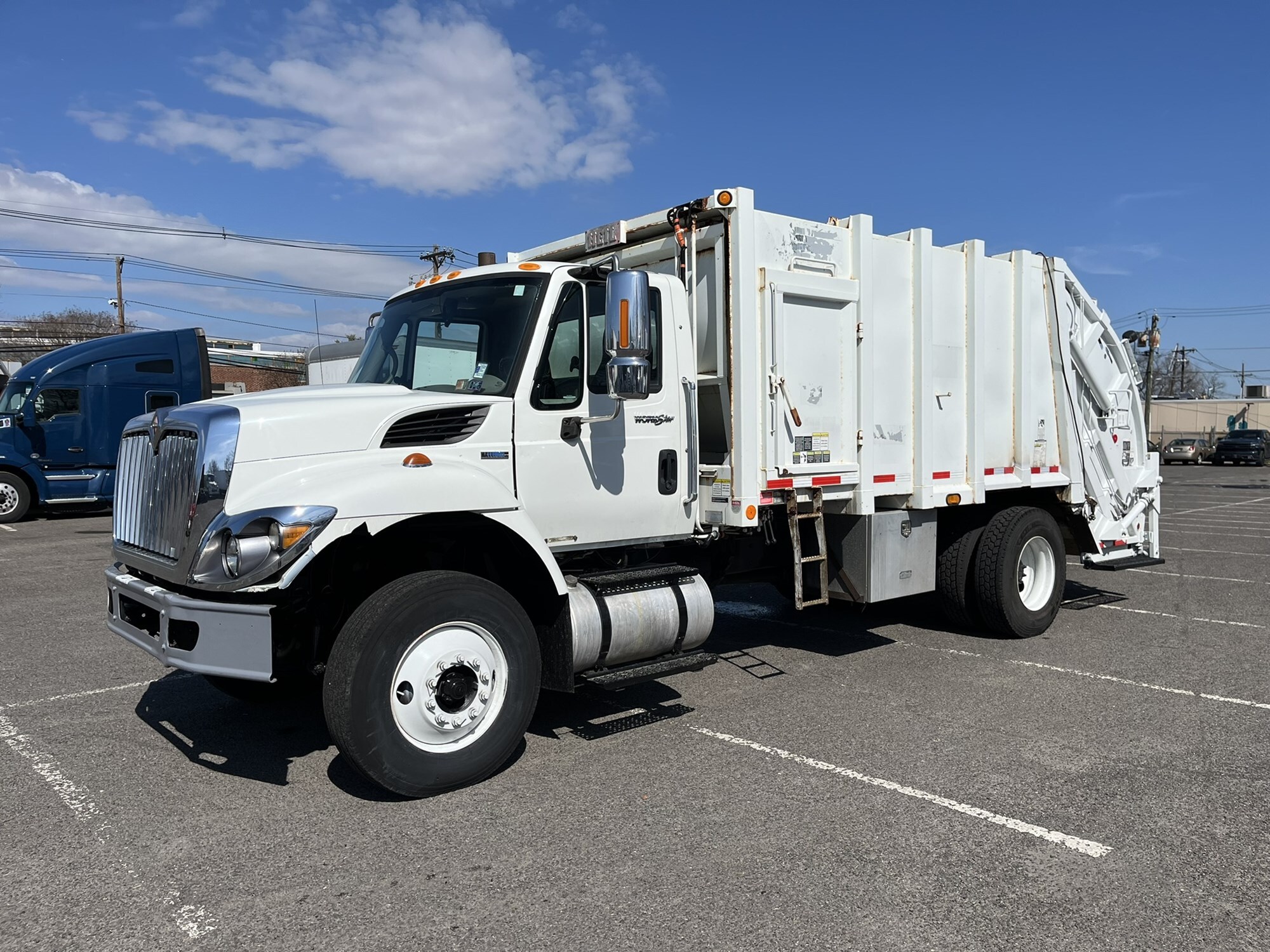 2008 INTERNATIONAL 4700 in Souderton, PA