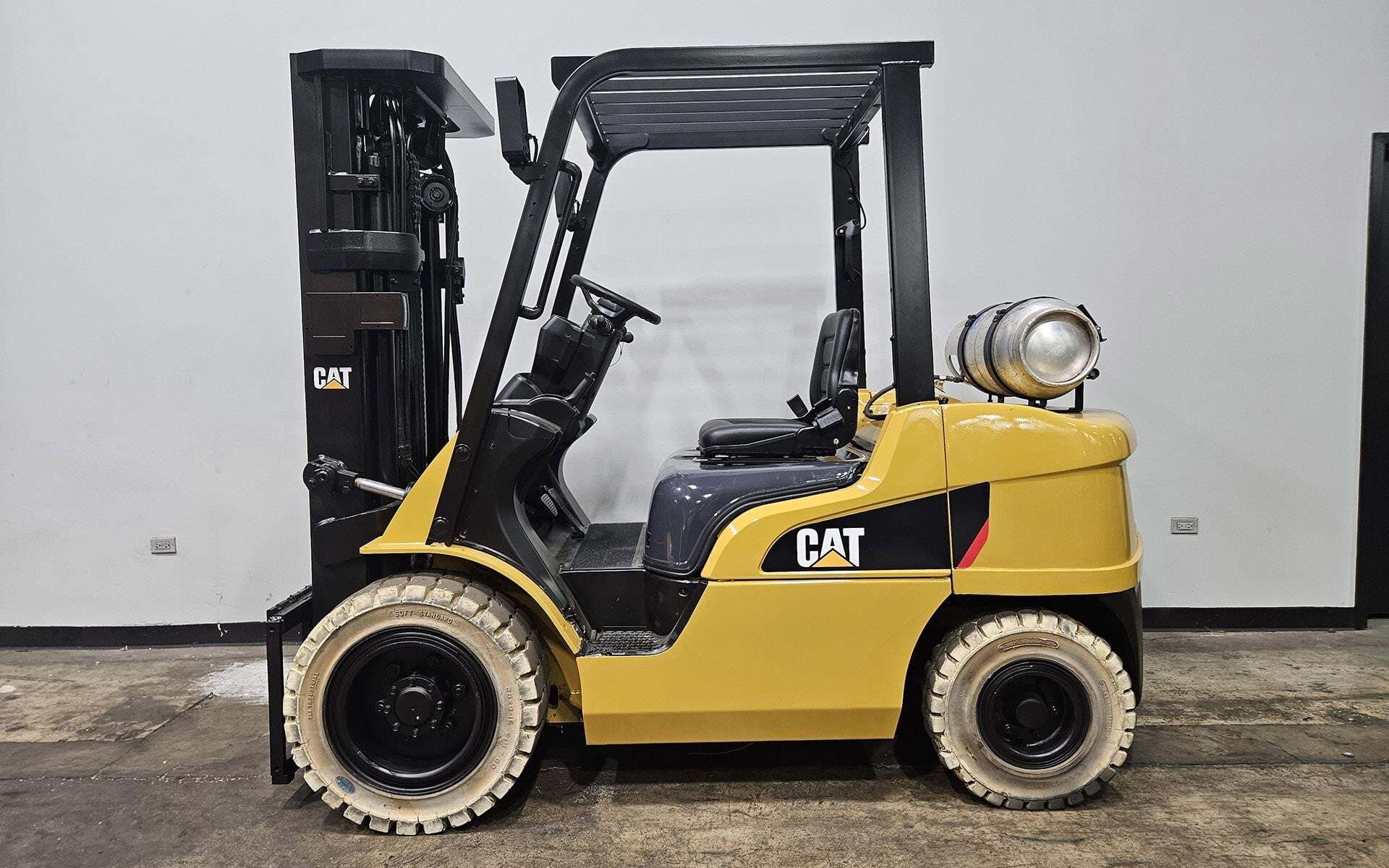 2015 CATERPILLAR GP30N in Palmetto, FL