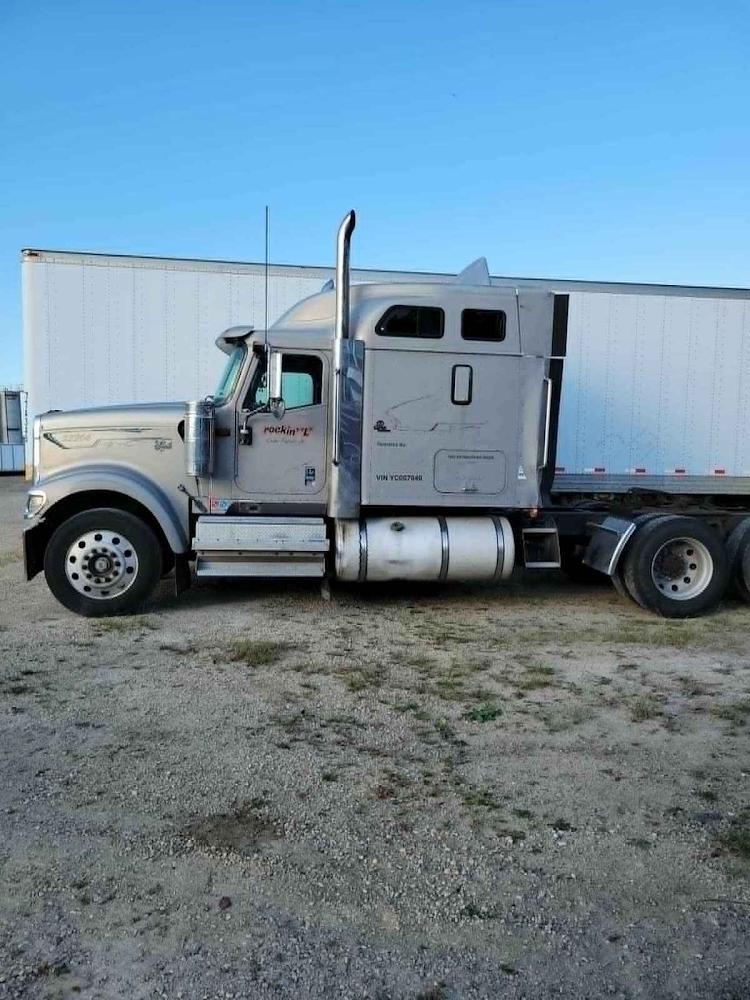 2000 INTERNATIONAL Eagle 9900i in Hiawatha, IA