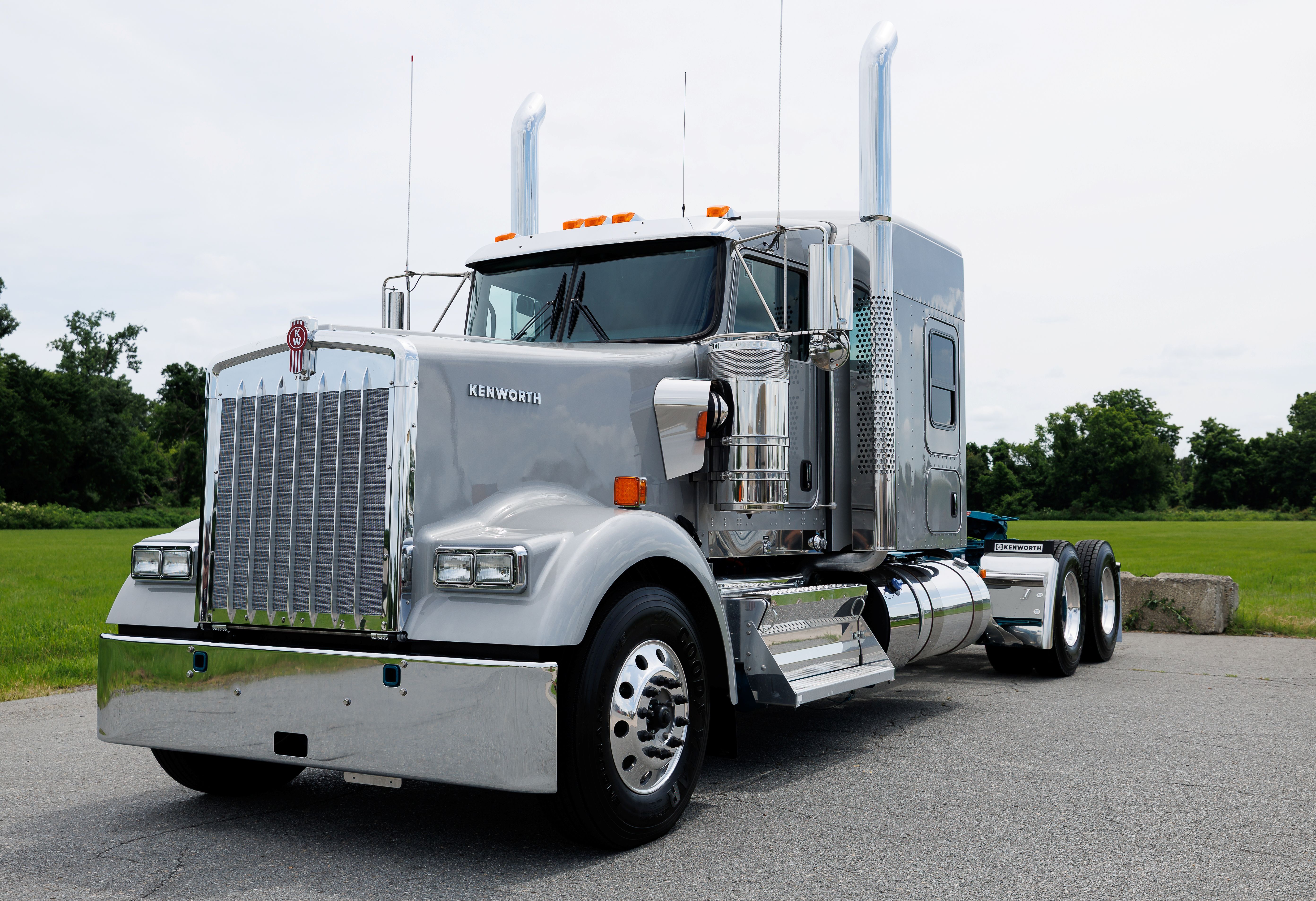 2027 KENWORTH W900L in Little Rock, AR