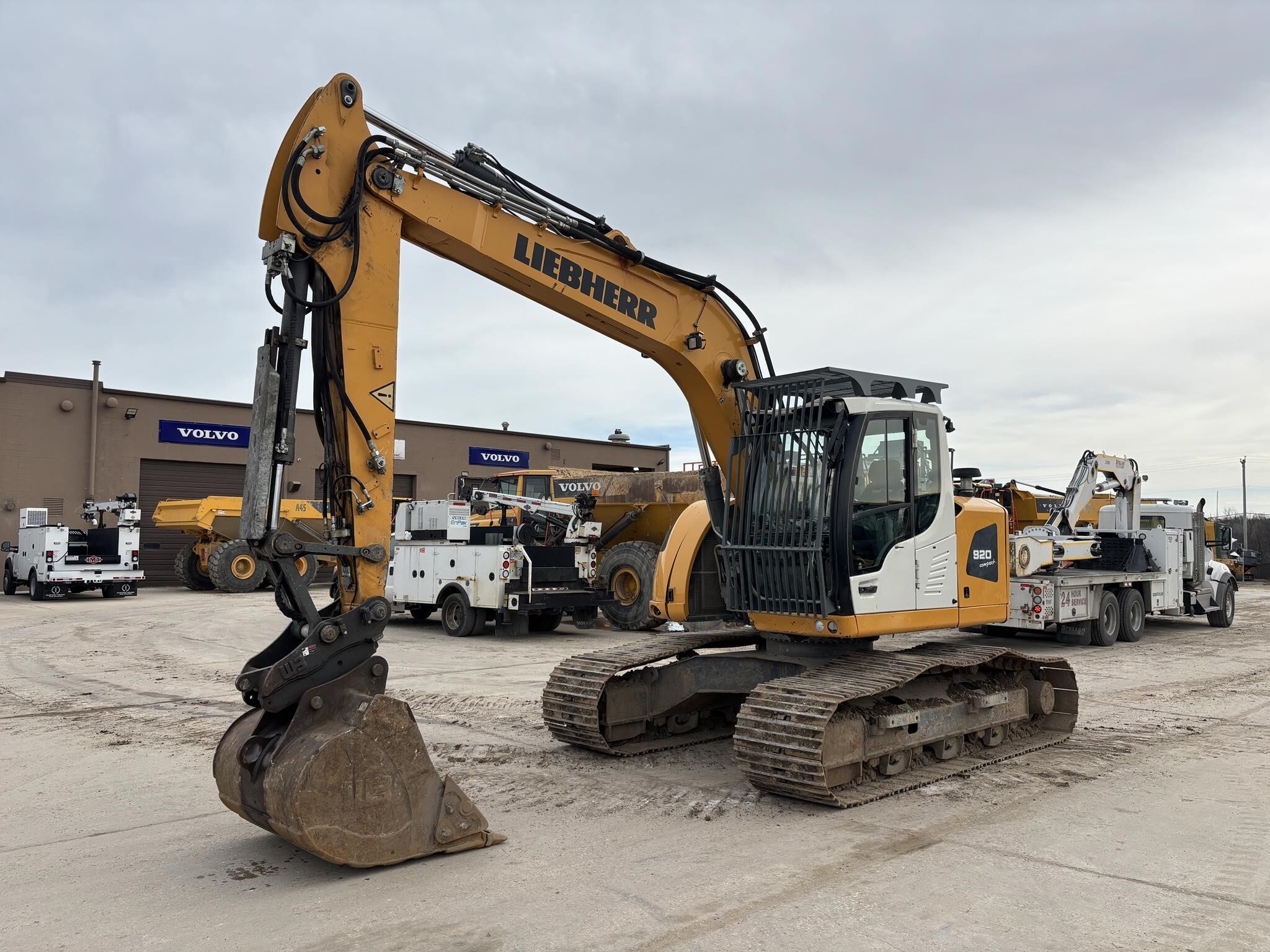 2017 LIEBHERR R920 COMPACT LITRONIC in Butler, WI