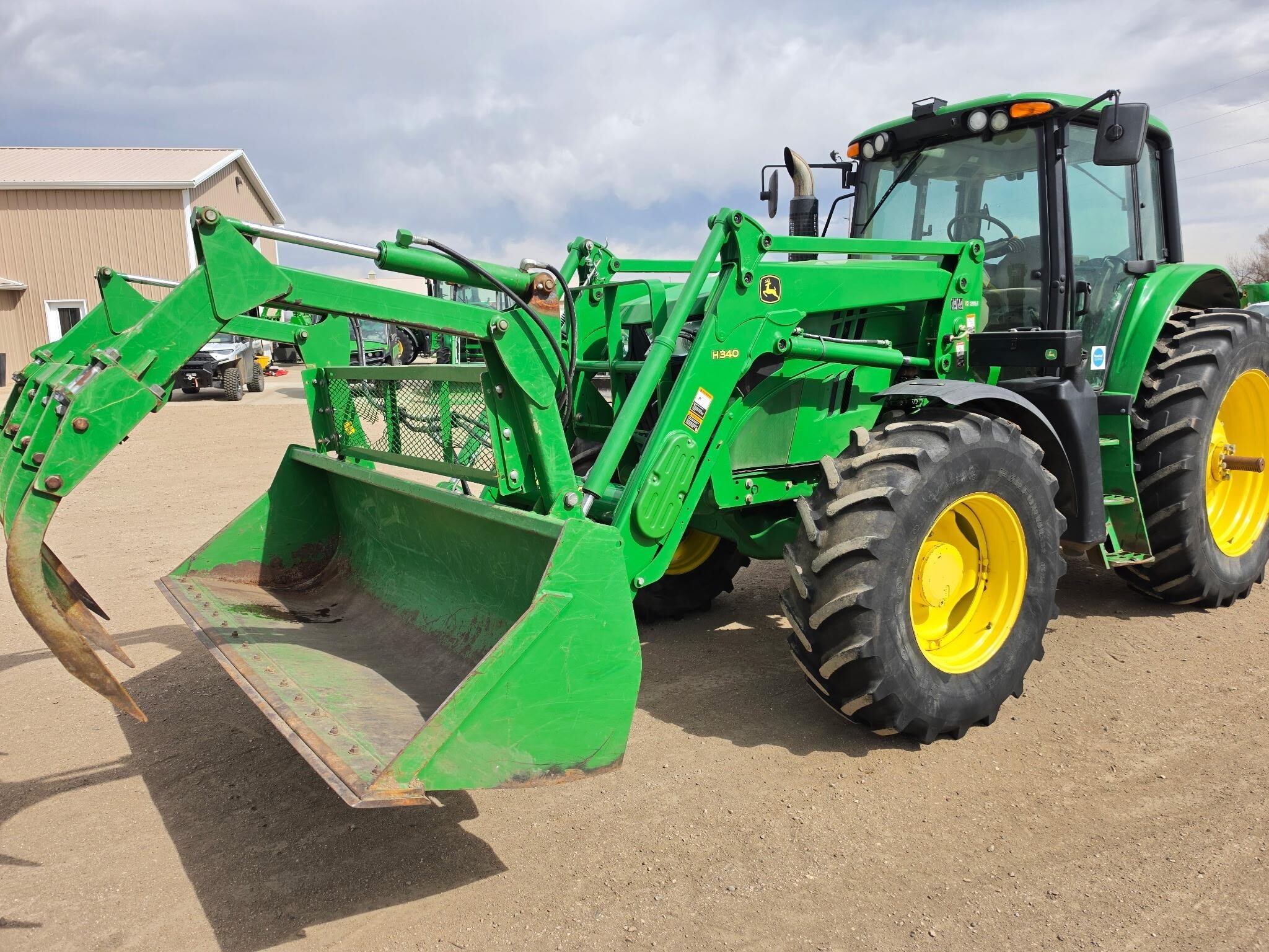 2014 JOHN DEERE 6150M in Wessington Springs, SD
