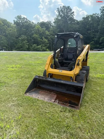 2017 CATERPILLAR CAT 226D Skid Steers in Frankfort, OH