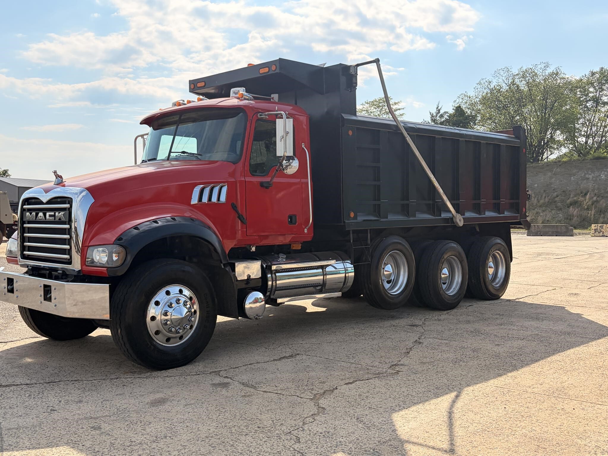2009 MACK GRANITE GU713 in Mount Airy, NC