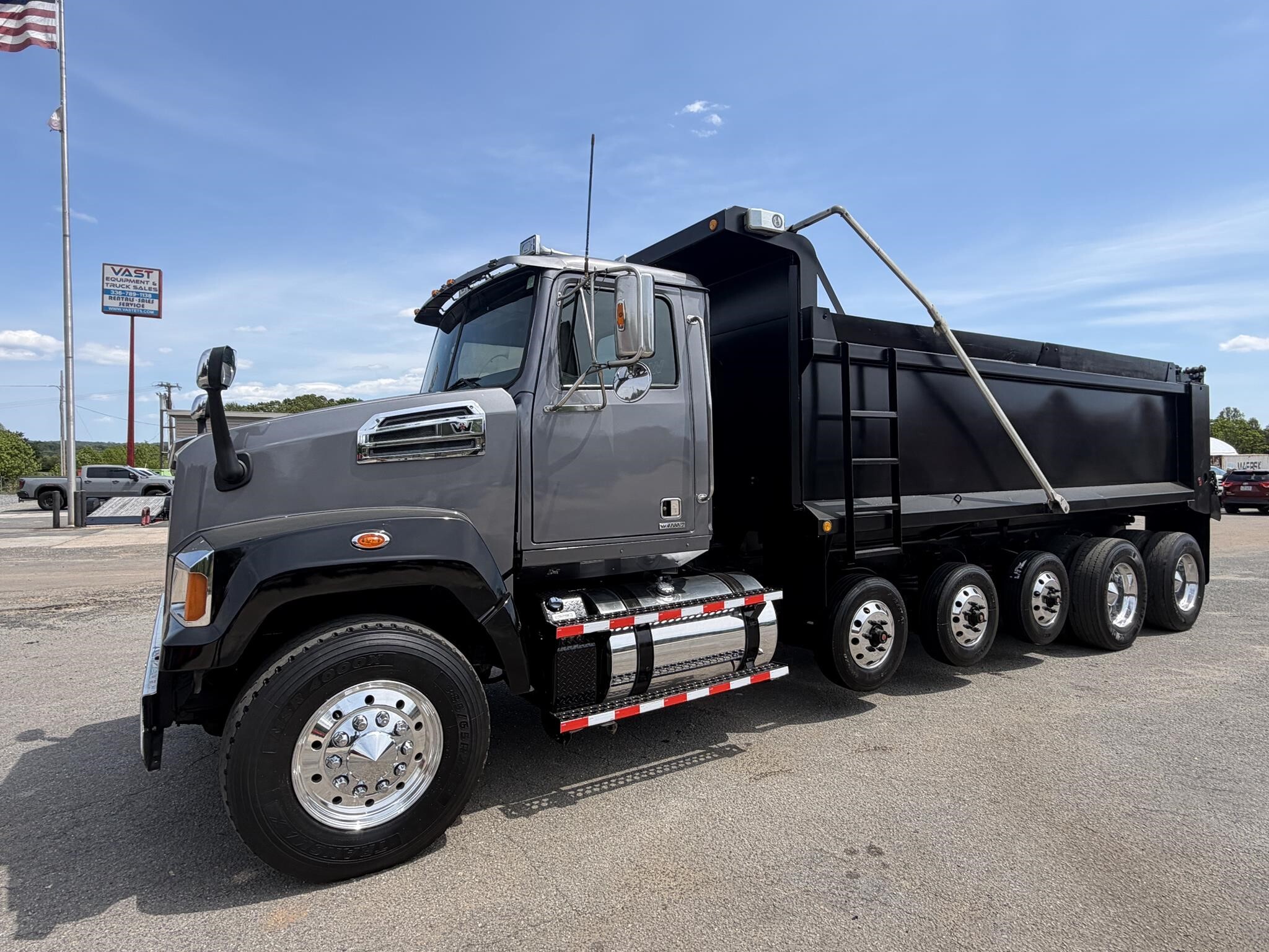2015 WESTERN STAR 4700 in Mount Airy, NC