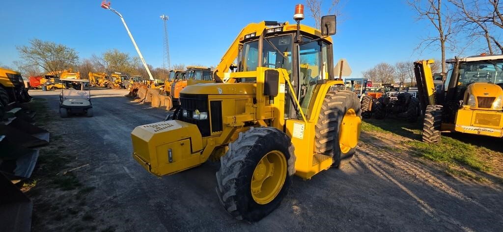 2001 JOHN DEERE 6410 in Chambersburg, PA