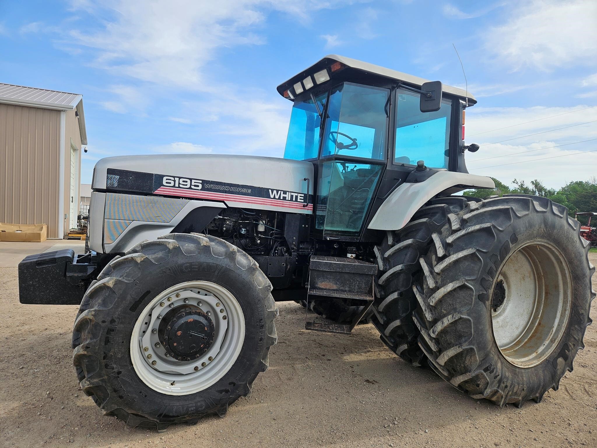 WHITE 6195 in Wessington Springs, SD