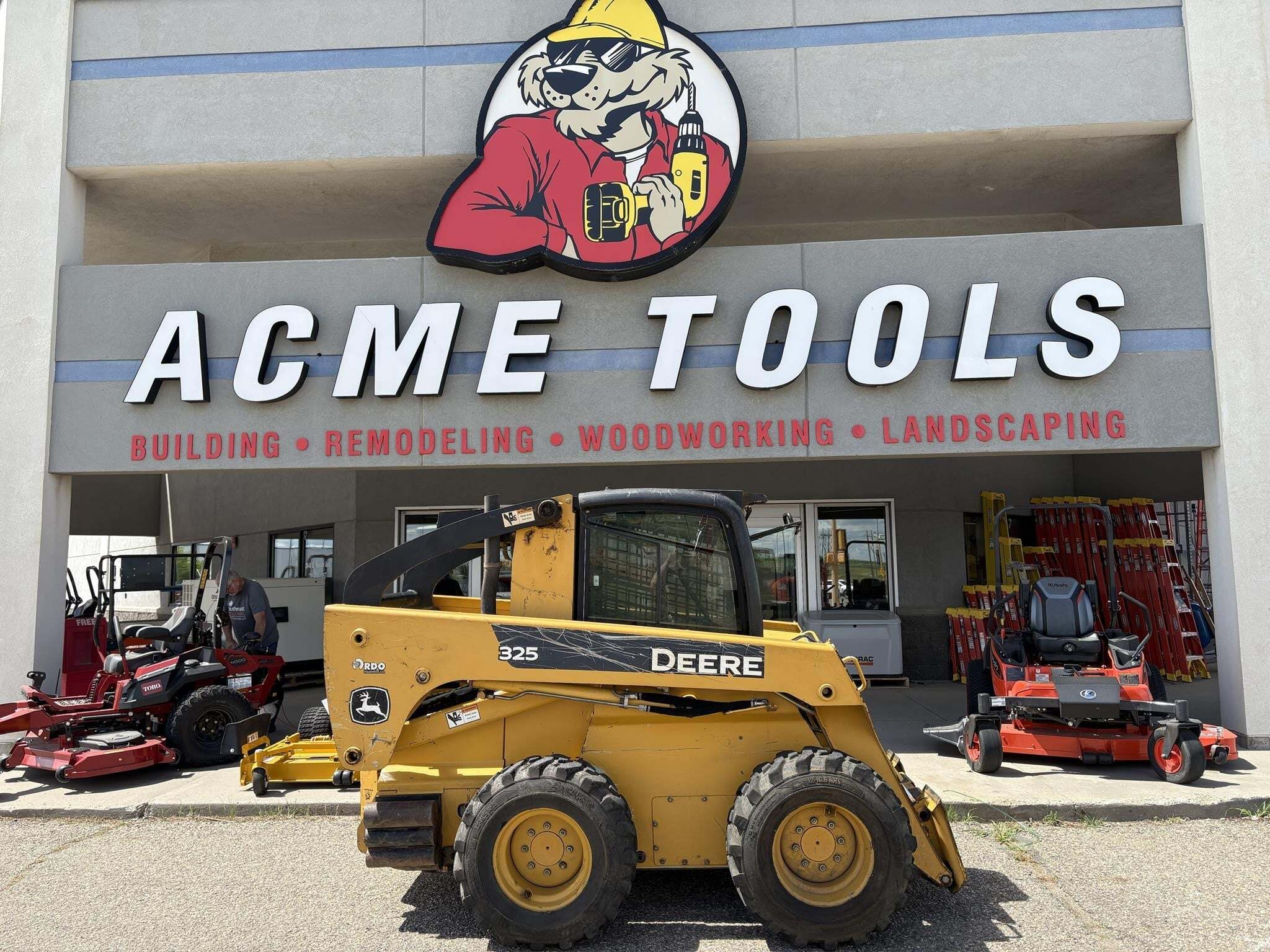 2007 DEERE 325 in Bismarck, ND