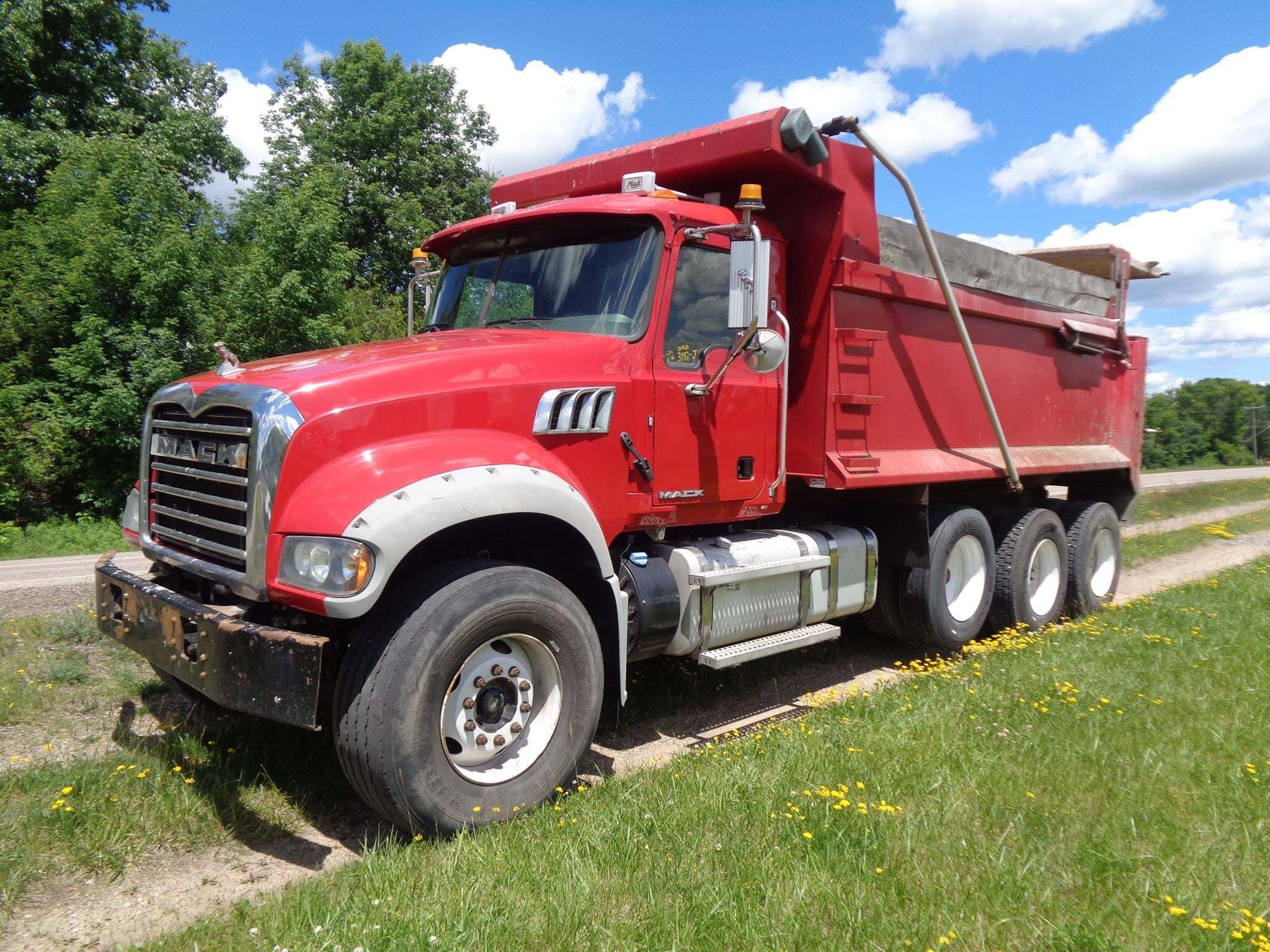 2016 MACK GRANITE GU713 in Wittenberg, WI