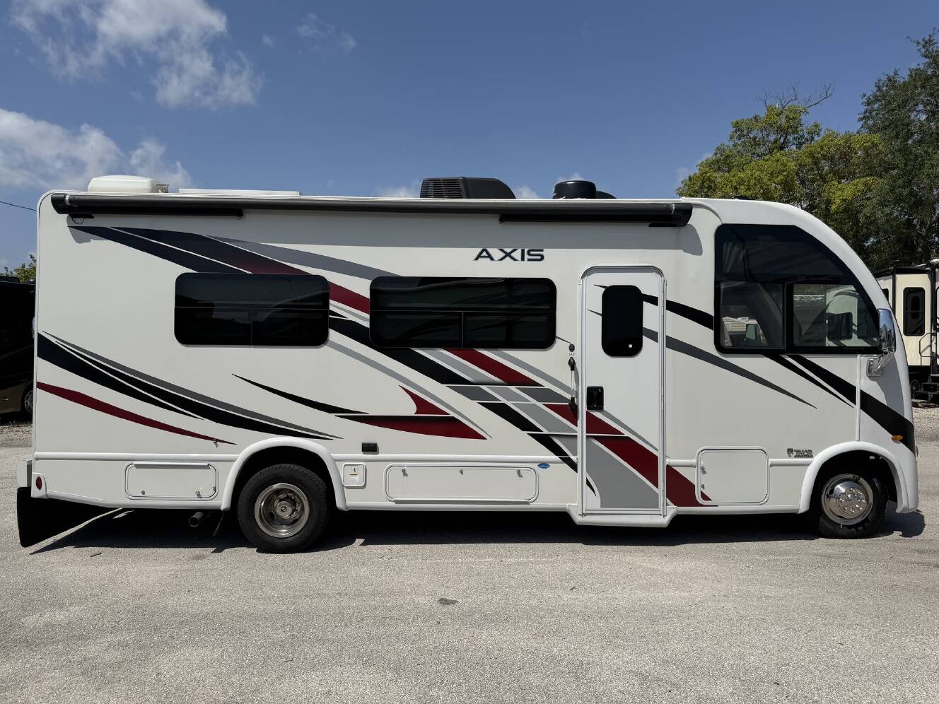 A photo of this 2023 Thor Axis 24.3