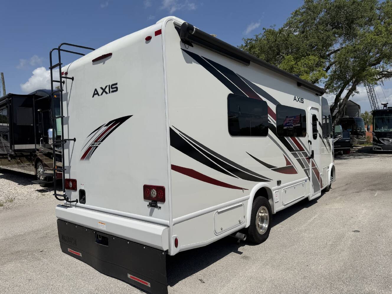 A photo of this 2023 Thor Axis 24.3