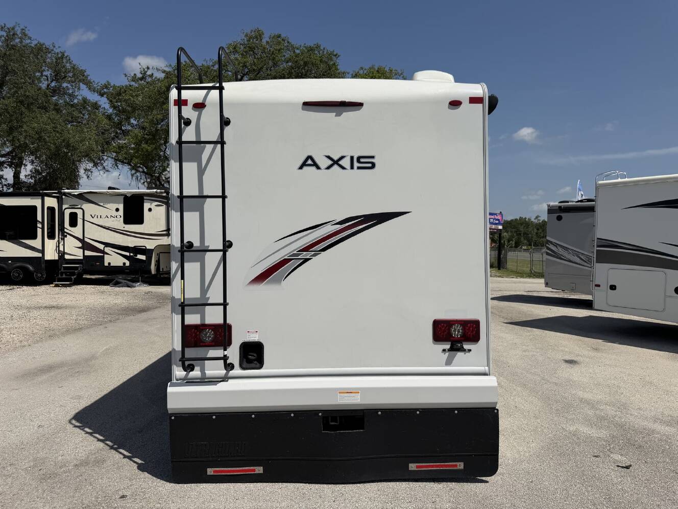 A photo of this 2023 Thor Axis 24.3