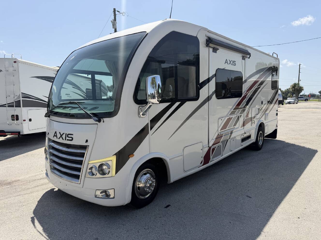 A photo of this 2023 Thor Axis 24.3