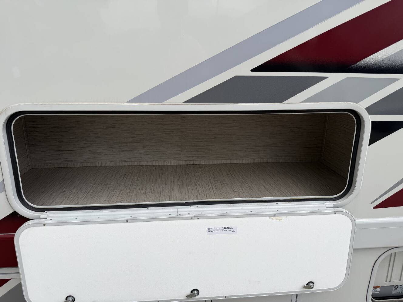 A photo of this 2023 Thor Axis 24.3