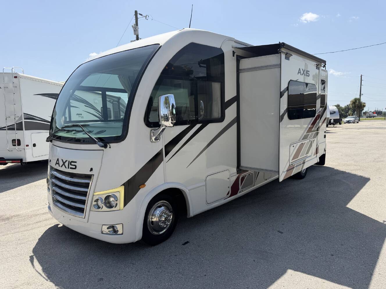 A photo of this 2023 Thor Axis 24.3