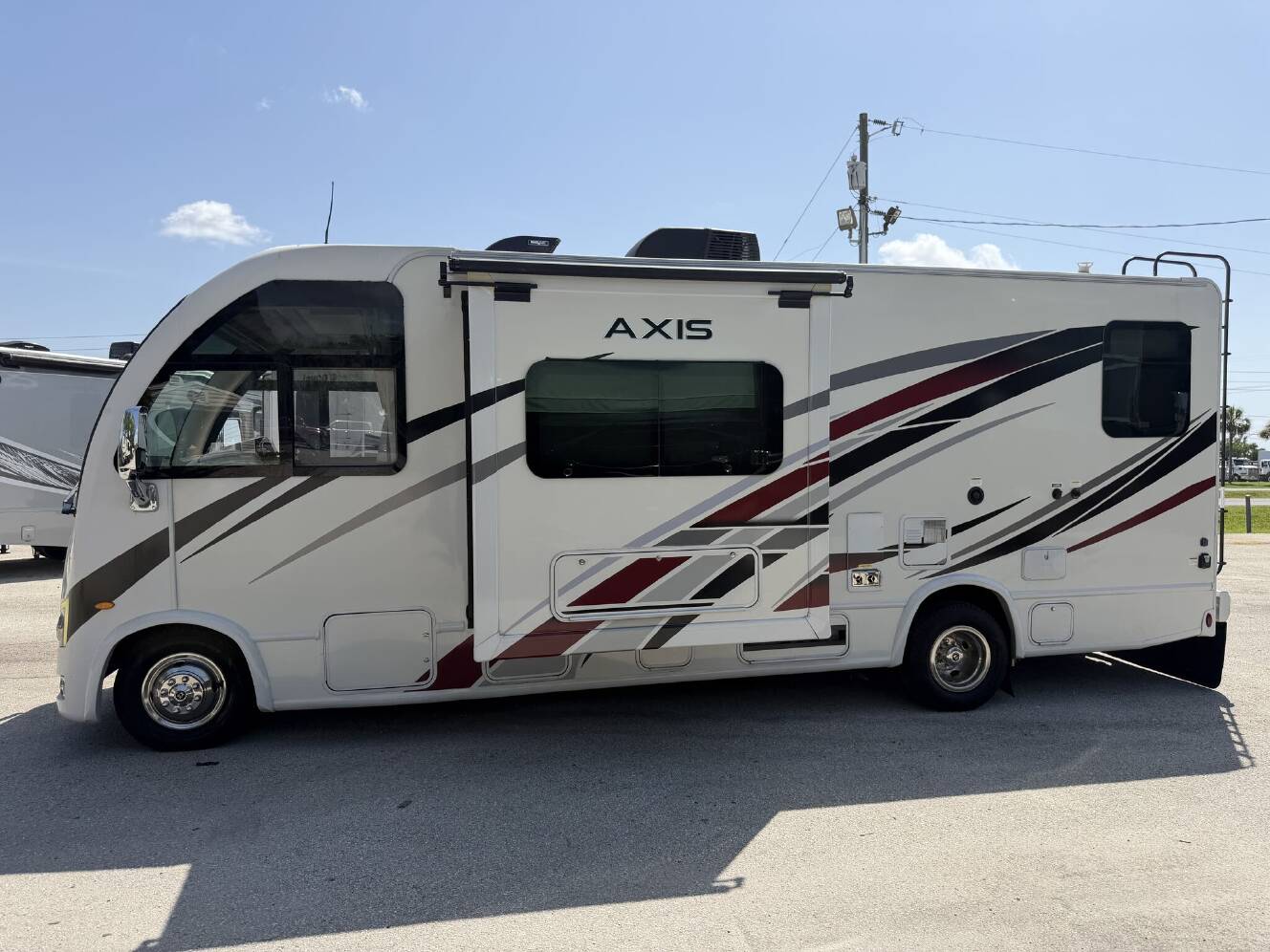 A photo of this 2023 Thor Axis 24.3