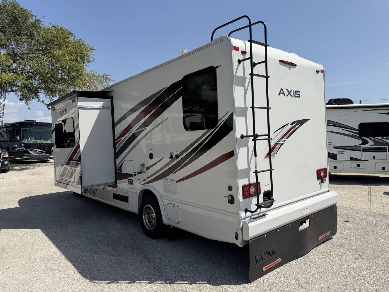 A photo of this 2023 Thor Axis 24.3