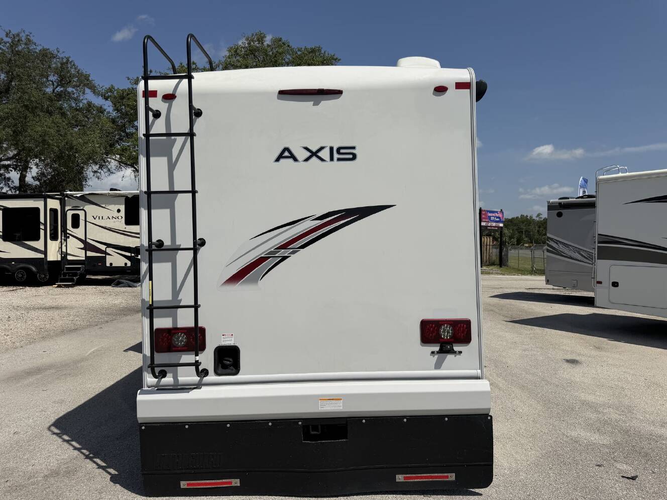 A photo of this 2023 Thor Axis 24.3
