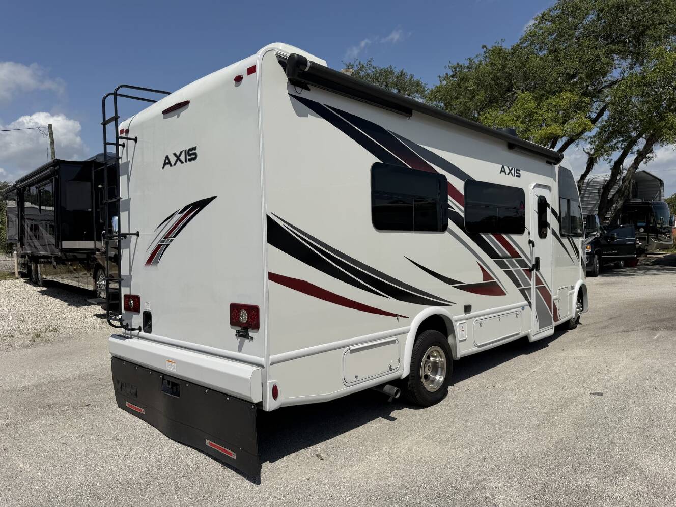 A photo of this 2023 Thor Axis 24.3