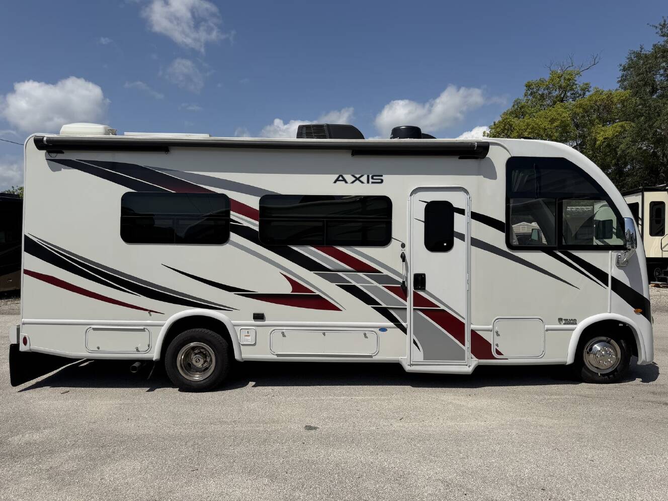 A photo of this 2023 Thor Axis 24.3
