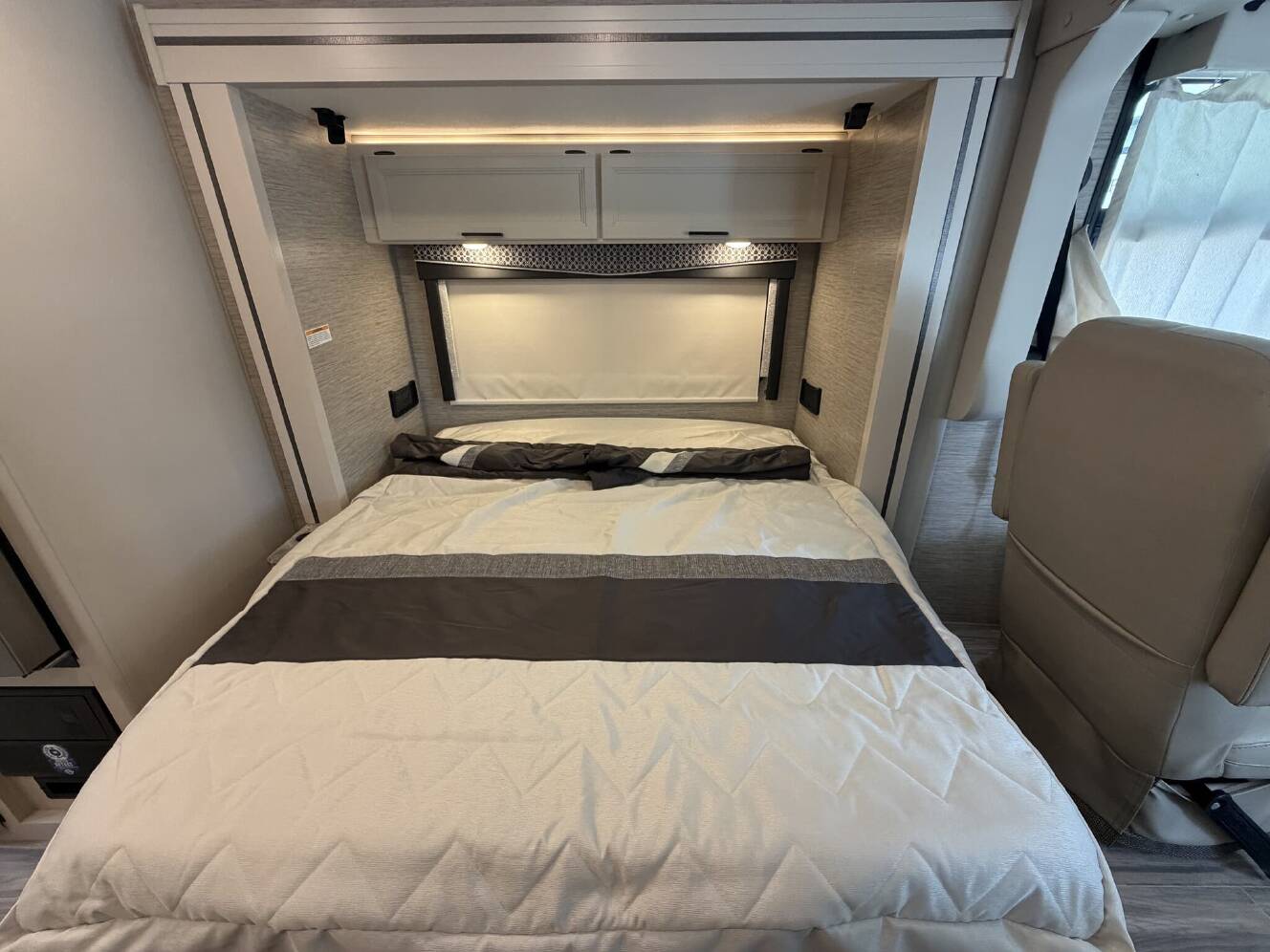 A photo of this 2023 Thor Axis 24.3