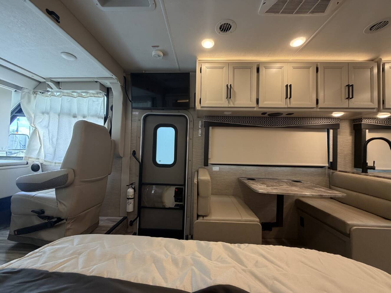 A photo of this 2023 Thor Axis 24.3