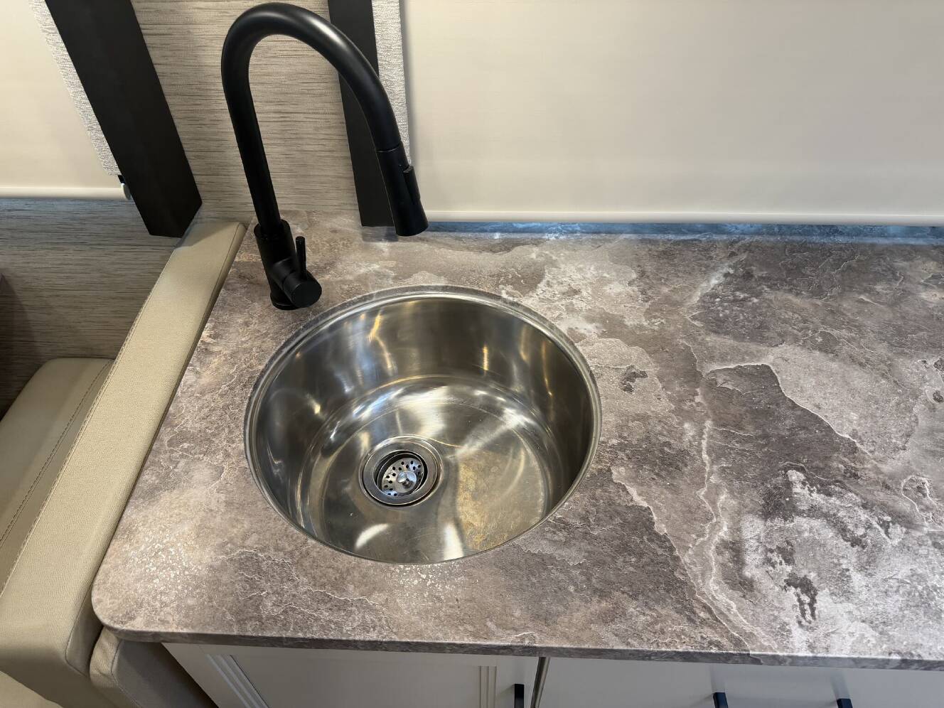 A photo of this 2023 Thor Axis 24.3