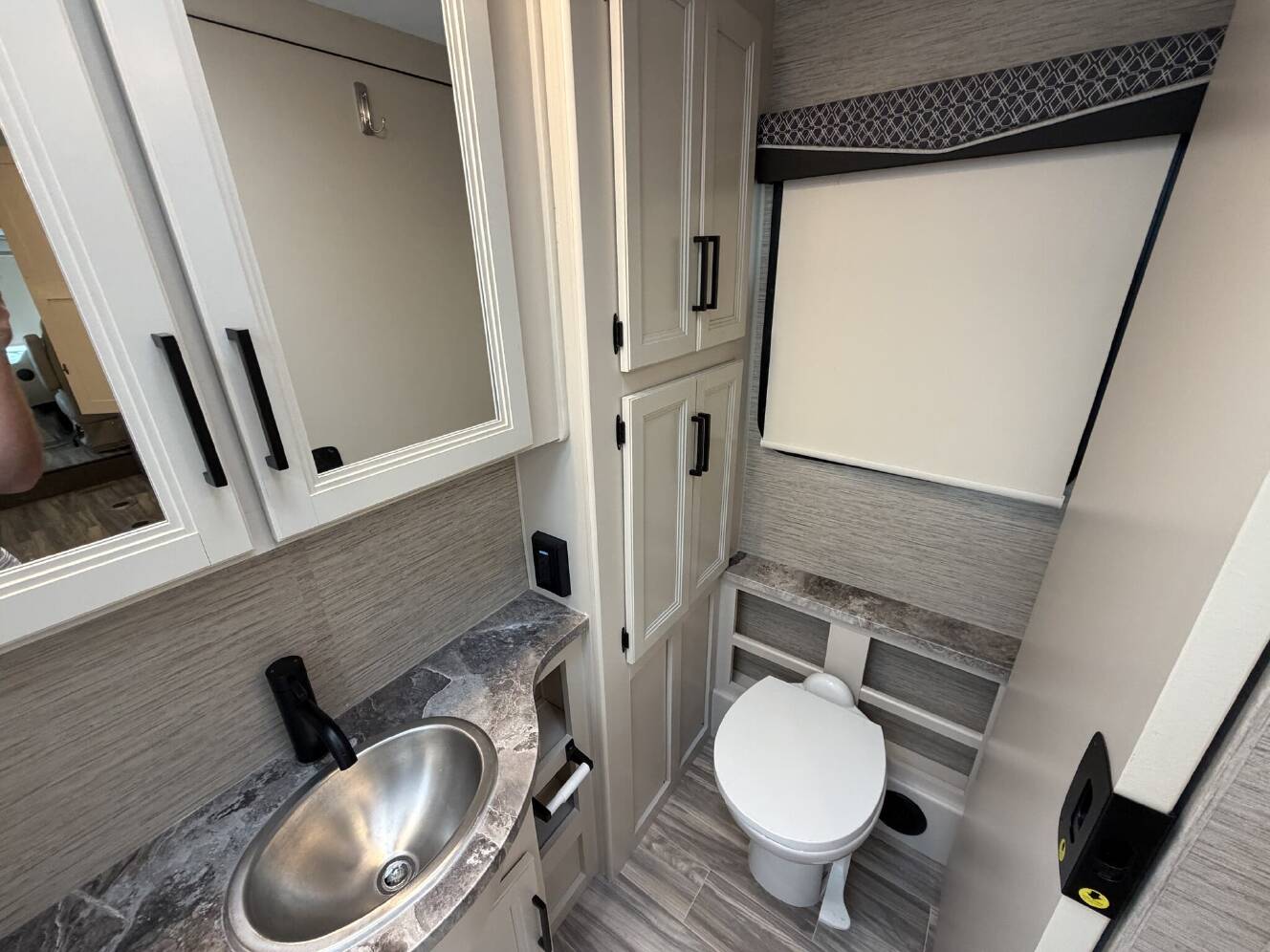 A photo of this 2023 Thor Axis 24.3