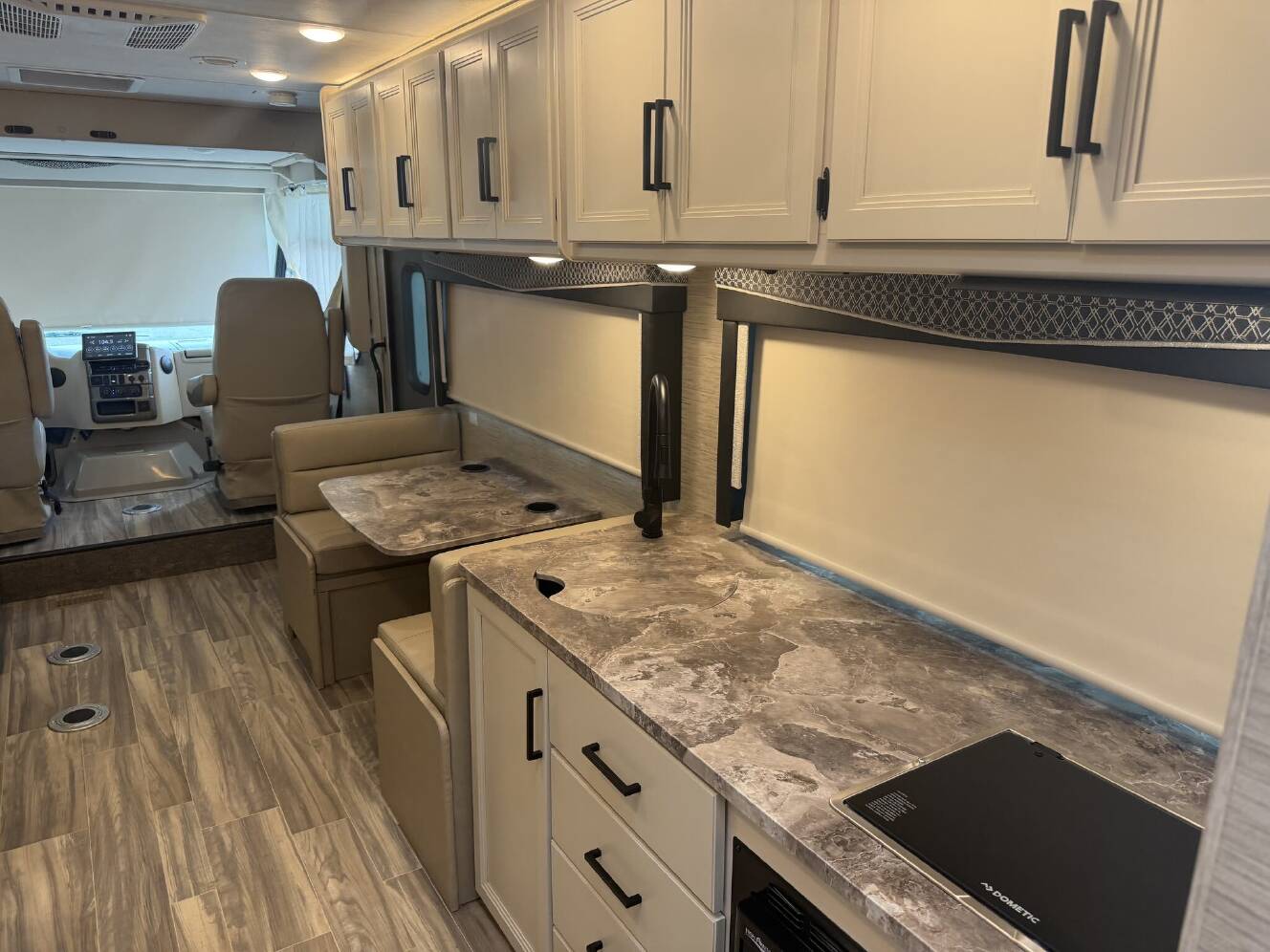 A photo of this 2023 Thor Axis 24.3