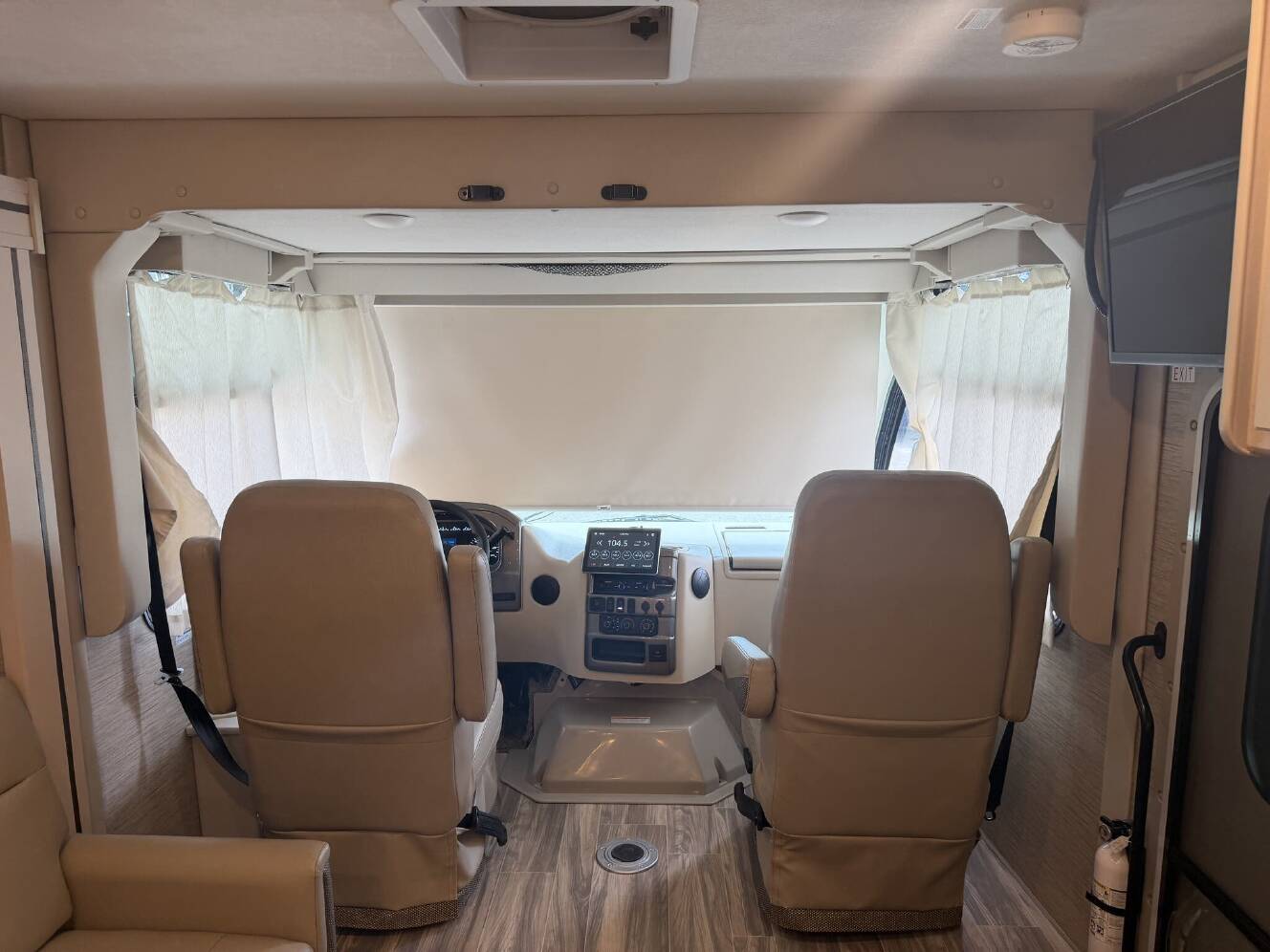 A photo of this 2023 Thor Axis 24.3