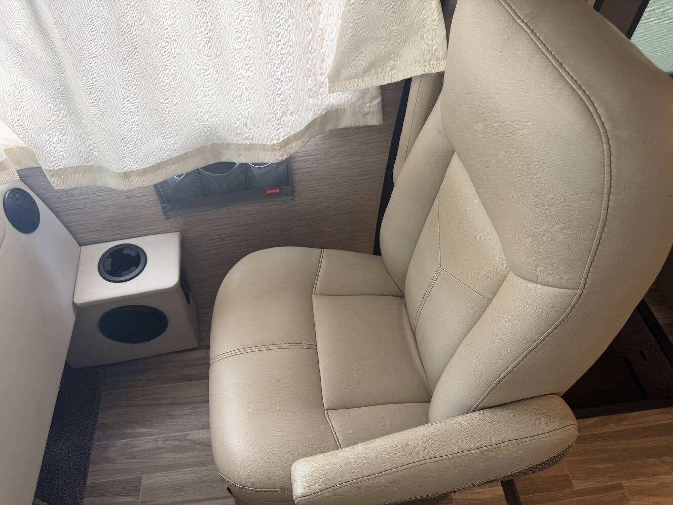 A photo of this 2023 Thor Axis 24.3