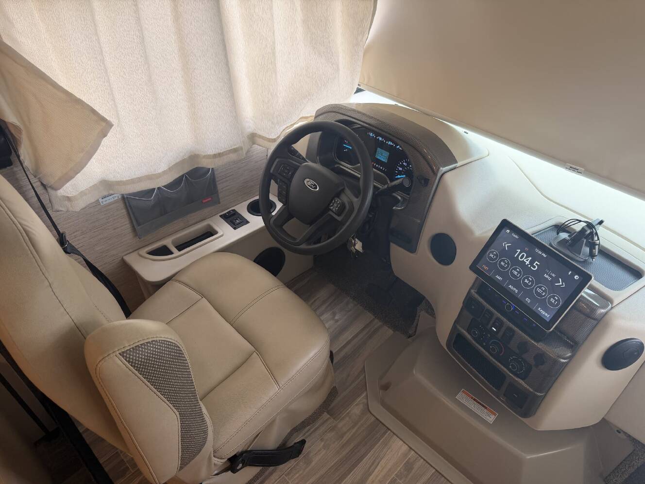 A photo of this 2023 Thor Axis 24.3