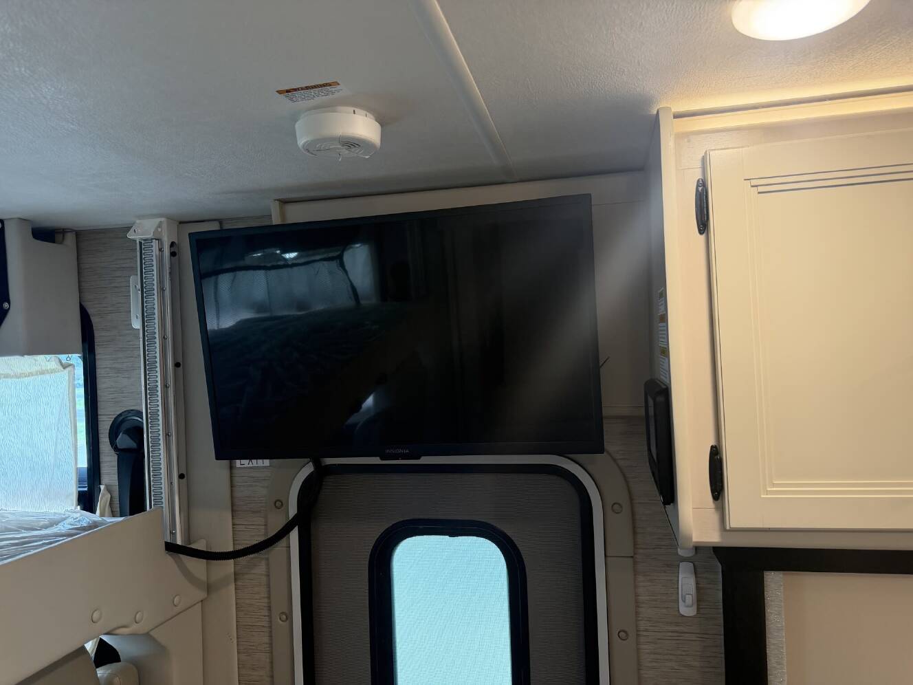 A photo of this 2023 Thor Axis 24.3