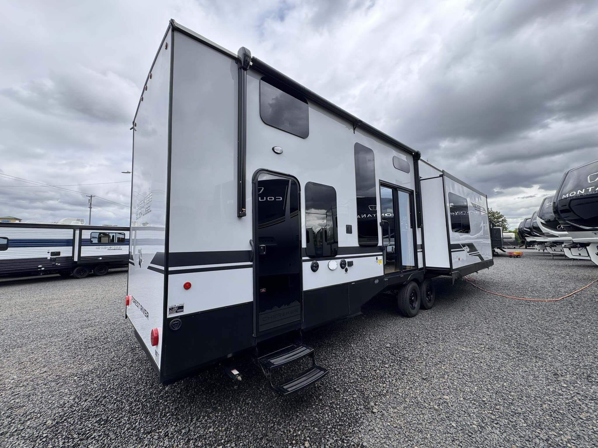 2026 Forest River Cherokee Timberwolf Black Label 39DKBL in salem OR