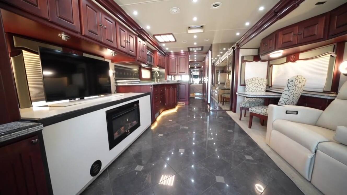 A photo of this 2006 Tiffin Motorhomes Zephyr 45QSZ